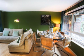 4Bed Luxury Appartment in Central London-Parking-WiFi-Family-Lesiure-Sleeps7-Netflix!